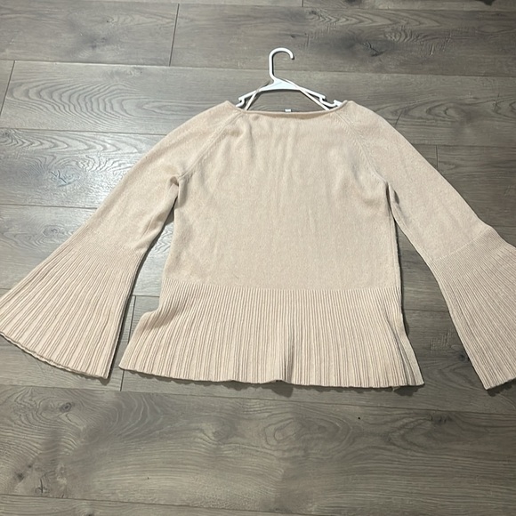 Elizabeth and James Women's Scoop neck sweater, Size XS - Picture 10 of 10